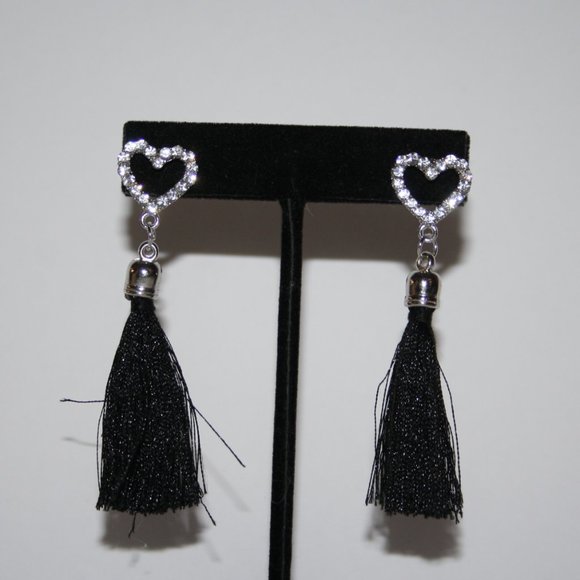 Beautiful silver and black heart tassel earrings - Picture 1 of 4